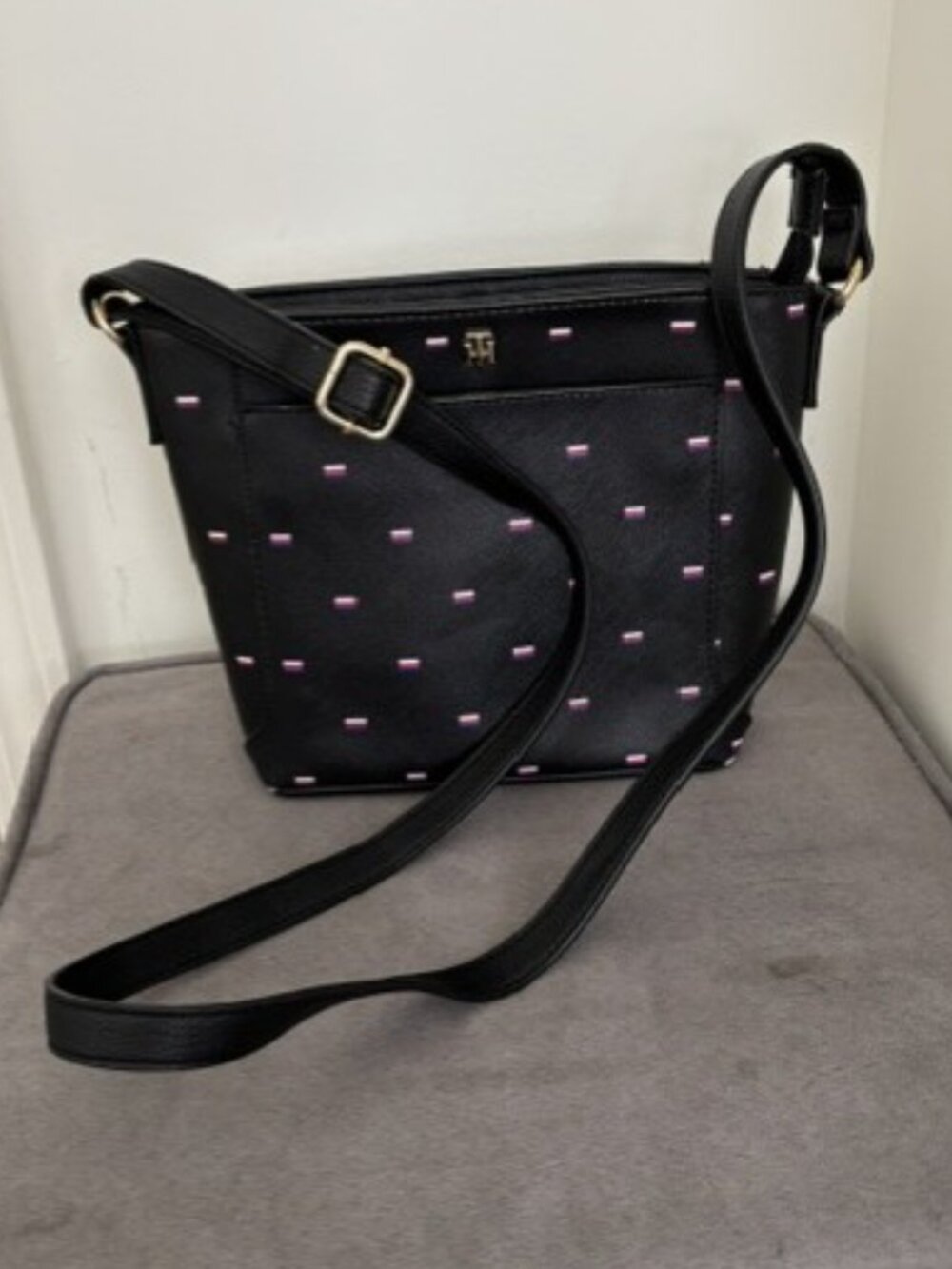 Tommy Hilfiger Crossbody Bag - Picture 2 of 6